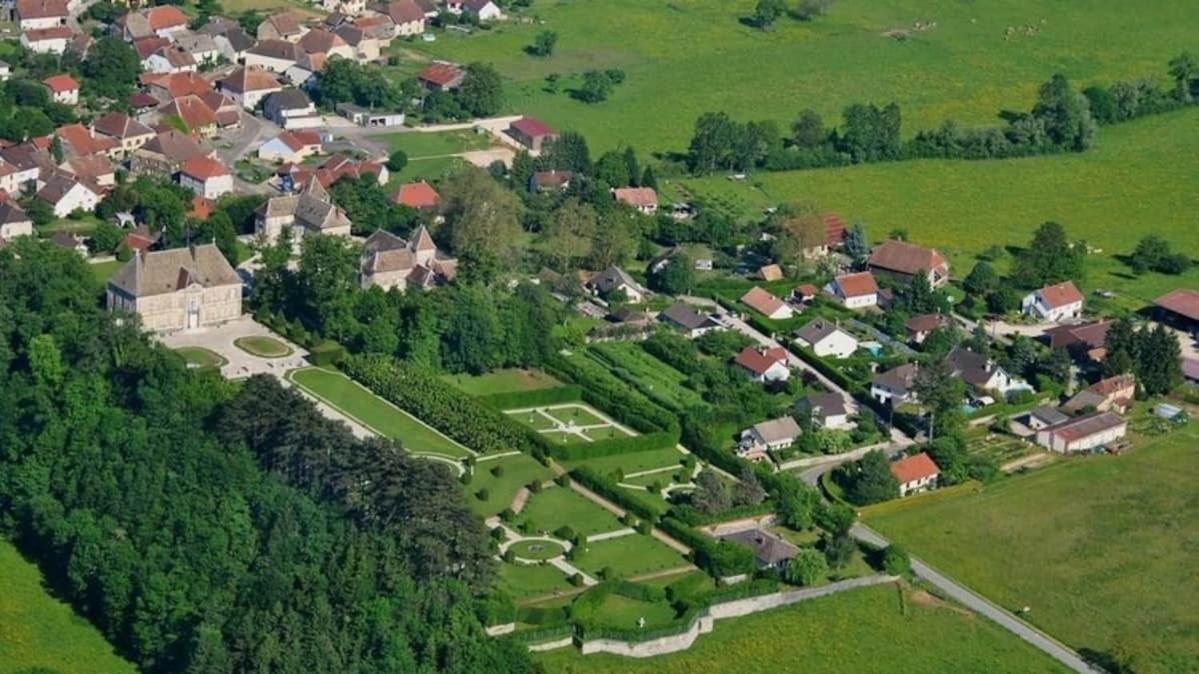 Gite 3 étoiles entre sources et rivière Besançon Vaire-le-Grand Exterior foto